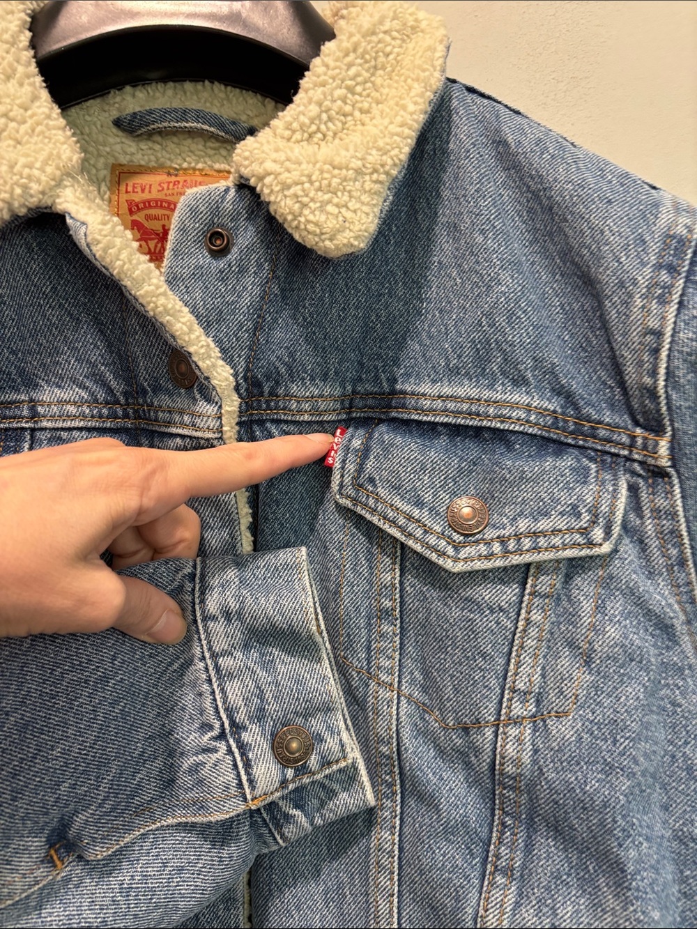 Levi’s Women’s Blue Denim Sherpa Jacket Cream Collar Trucker Size xl - Picture 6 of 15